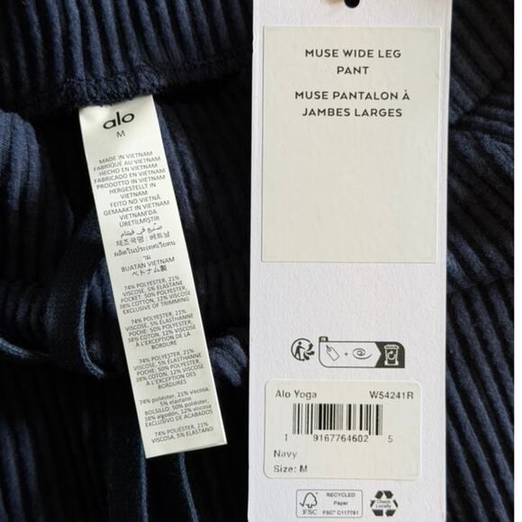 Alo Yoga Muse Wide Leg Pant Navy M NWT $118 - Picture 4 of 6